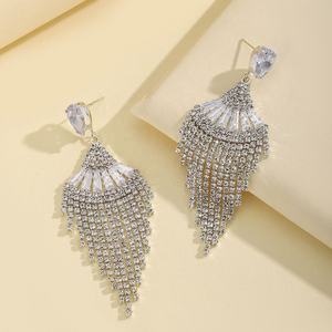 Pendientes Largos de Borla con Cristales Geométricos y Pedrería, Estilo Europeo Americano de Alta Gama, Unisex, con Personalidad Exagerada - Product Image 6