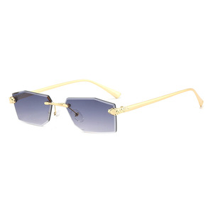 Fashion Men and Women With the Same Outdoor Sunscreen Luxury Diamond Rimmed Square Sunglasses - Product Image 3