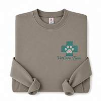 Sudadera Personalizada con Bordado del Equipo de Veterinaria, con Logotipo de Cruz Médica y Huella de Pata, para Personal de Clínica Veterinaria