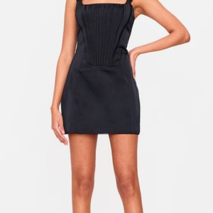 เดรสสั้นรัดรูปคอสแควร์ผ้าทอสีดำผูกโบว์ด้านหลังแต่งลูกไม้พร้อมโลโก้สั่งทำพิเศษสำหรับฤดูร้อน - Product Image 2