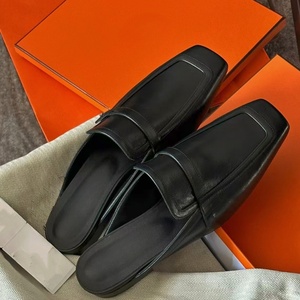 Zapatos de cuero genuino para hombre de alta calidad, sandalias planas transpirables para exteriores, pantuflas casuales, zapatos formales de vestir de diseñador. - Product Image 1