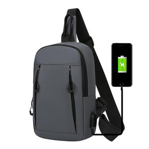 กระเป๋าคาดอกผู้ชาย LJD8608 สีดำ เคลือบ PU ช่องเสียบ USB ชาร์จได้ ทนทานต่อการใช้งาน สีพื้น กระเป๋าสะพายข้างสำหรับเดินทางและธุรกิจ - Product Image 5