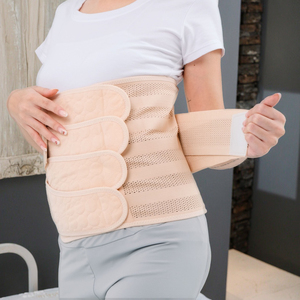 Cinturón de recuperación posparto ajustable en beige Envoltura posparto cómoda y de apoyo de fabricación Indonesia - Product Image 4
