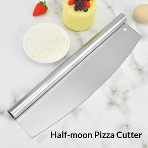 Tagliapizza a Forma di Luna con Bordo Seghettato e Design Sagomato, Utensile da Cucina per Uso Domestico, Vendita all'Ingrosso - Product Image 2