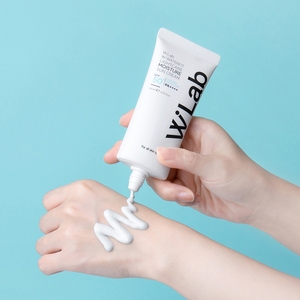 Premium Quality Popular Choice Korean Hydrating Facial <b>Sunscreen</b> SPF50 Moisture Light Care UV Protector For Daily Outdoor Use - Product Image 3