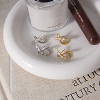 Anting-anting tusuk salib X dari baja anti karat presisi J&D Jewelry, minimalis warna silver, zirconia baguette, tahan air, untuk wanita