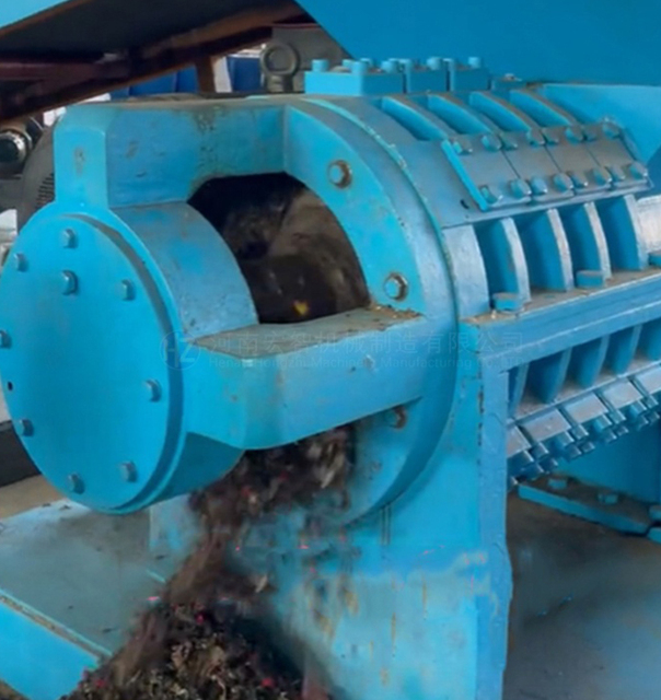 Two-in-one Waste Shredder 90KW High Efficiency  Waste Plastics Clothing Fabric Category Waste Crusher Machine