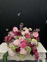Rangkaian Bunga Daisy Merah Muda Keunguan Cokelat Tua Burgundy Merah Muda Merah untuk Dekorasi Tengah Meja dan Lorong dengan Hiasan Amaranthus
