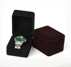 Boîte cadeau de luxe écologique rigide en velours gaufré avec poignée à fermeture magnétique, étanche, noire, pour bracelet et bijoux - Product Image 1