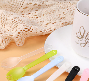 Ensemble de couverts jetables en plastique épaissi pour gâteau d'anniversaire (couteau, fourchette et bougie) pour fournitures de fête - Product Image 3