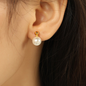 ต่างหูมุกสีขาว เกรด AAA ประดับขอบทอง ใส่ได้ทุกวัน - Product Image 4