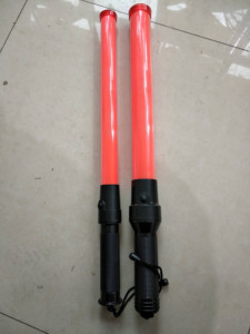 Bâton lumineux de signalisation LED haute luminosité à piles sèches 52 cm, clignotant rouge-vert alternant, pour la sécurité routière - Product Image 3