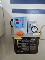 Machine de poinçonnage CNC à commande PLC haute précision Dontzer DES-300 avec moteur 55 kW 380 V, garantie 1 an pour le poinçonnage de persiennes de placards