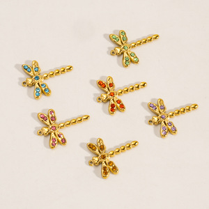 Ciondoli a Forma di <span class=keywords><strong>Libellula</strong></span> in Acciaio Inox Placcato Oro con Strass Colorati per Creazione di Gioielli Fai-da-Te - Product Image 1