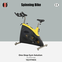Bicicleta de Spinning con Manillar Multi-Grip, Asiento Ajustable, Pedales y Base Estabilizadora Extendida para Equipos de Fitness Profesionales