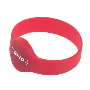 Bracelets en silicone RFID personnalisés de vente chaude Bracelets en silicone NFC programmables 13.56 Mhz pour la collecte de fonds et la campagne de sensibilisation
