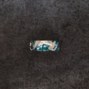 Anillo Esmaltado Hecho a Mano con Diseño Floral Azul y Dorado, Detalles de Diamantes, Joyería de Moda - Product Image 4