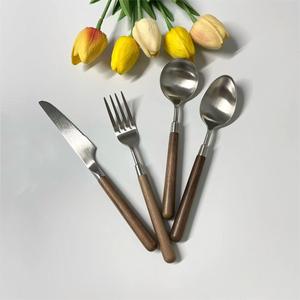Juego de cubiertos de acero inoxidable con mangos de madera de nogal, grado 304, para el hogar, restaurante, hotel, cocina occidental, carne. - Product Image 3