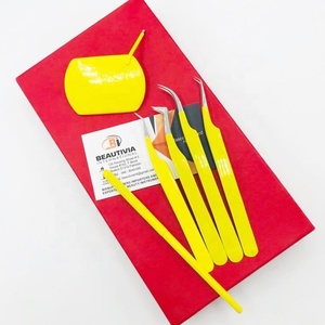 Pinzas de extensión de pestañas de acero sostenible con recubrimiento en polvo amarillo con logotipo personalizado, aplicador de modelo profesional de espejo de pestañas - Product Image 1
