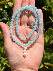 Delicado Collar de Piedras de Aguamarina con Cuentas y Dijes de Perlas, Estilo Boho Minimalista, Cierre Magnético - Product Image 3