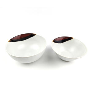 Tigela de Porcelana Celadon Branca com Borda Marrom Pintada à Mão, Tigela Redonda de Cerâmica para Sopa, Arroz e Macarrão para Hotel, Restaurante e Cozinha - Product Image 1