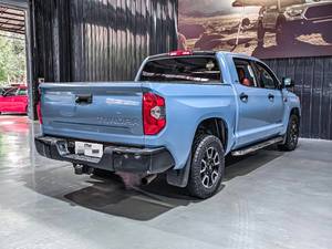 โตโยต้า ทันดรา ปี 2015 มือสอง รุ่น 5.7L SR5 4WD CrewMax สเปคอเมริกา เกียร์อัตโนมัติ รถกระบะ V8 พวงมาลัยซ้าย  แรงดึงสูง สำหรับขับขี่ออฟโรด โตโยต้า ไฮลักซ์ - Product Image 4