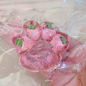 ของเล่นบีบคลายเครียดรูปสตรอว์เบอร์รี่น่ารัก ทำจากซิลิโคน รูปทรงอุ้งเท้าแมว สำหรับเด็กอายุ 5 ถึง 7 ปี - Product Image 4