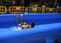 Toboggan aquatique gonflable à piste unique 2026 en promotion pour la ville