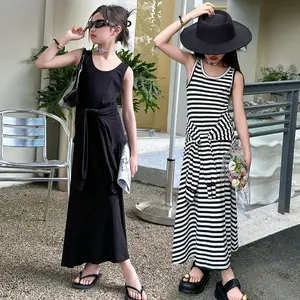 2024 Neues Kindermädchen-Kleid Teenagermädchen ärmellos Gürtel schwarz weiß gestreift Tank Maxi-Kleid