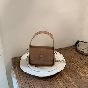 Bolsa Transversal Feminina Retrô de Cor Sólida 2026, Chique e Moderna para o Verão, em PU, com Alça Única e Detalhe de Corrente - Product Image 3