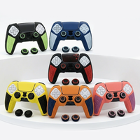 Coque en silicone bicolore avec autocollant pour pavé tactile et poignées pour manettes PS5 – Housse de protection pour accessoires de manette