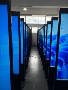 AIYOS commerciale interattivo Totem: Multi-formato HD Touchscreen Free Standing chiosco per la promozione del marchio - Product Image 4