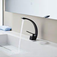 Robinet de lavabo cascade de luxe à poignée unique, à poser sur le comptoir, monotrou, demi-lune, en laiton, mitigeur chaud/froid, vente en gros