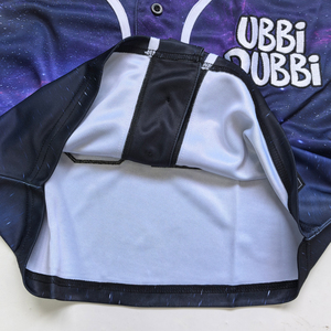 Maillot de <span class=keywords><strong>baseball</strong></span> personnalisé streetwear pour femme, coupe courte, violet dégradé, en twill, boutonné, par sublimation - Product Image 2