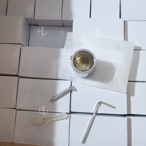 ตัวเชื่อมกระจกห้องอาบน้ำสแตนเลสสตีลทันสมัยสำหรับท่อในห้องน้ำ ใช้ในโรงแรม ตัวหนีบชั้นวางแบบสี่เหลี่ยม ติดตั้งง่าย - Product Image 3