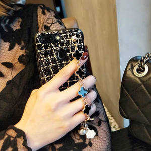 Coque de téléphone à carreaux de luxe avec décor de trèfle et chaîne en or, housse de téléphone Bling à bandoulière pour iPhone 17/16/15/14/13 Pro Max - Product Image 3