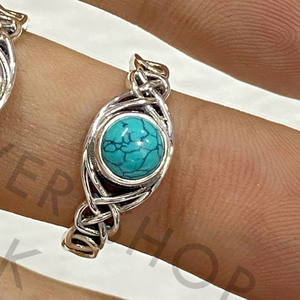 แหวนเงินแท้ 925 ประดับพลอยทรงกลม ดีไซน์สวยหรู แหวนงานฝีมือ ขายส่งจำนวนมาก - Product Image 1