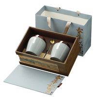 Bouteille de luxe personnalisée boîte cadeau de rangement en bois de pin avec sac à poignée pot à bougie décoratif en céramique personnalisé avec couvercle pour boîte cadeau en bois
