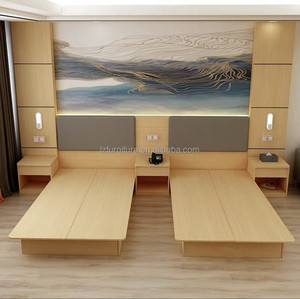 Suite complète de mobilier de chambre double pour hôtel moderne, avec lits en bois, matelas et panneaux en bois clair intégrés, pour hôtel 3 étoiles - Product Image 2
