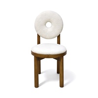 Chaise de salle à manger en bois massif avec dossier en laine d'agneau, idéale pour hôtels, restaurants et salons modernes