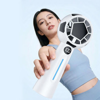 Werbeartikel für Fußballfans: Handventilator mit 1800mAh Akku, stufenlosem 100-Gang-Regulierung, digitaler Anzeige und tragbarem Design.