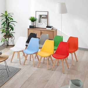 Chaise <span class=keywords><strong>de</strong></span> salle à manger <span class=keywords><strong>en</strong></span> plastique PP avec pieds <span class=keywords><strong>en</strong></span> bois, style scandinave classique, prix d'usine, style nordique moderne, pour restaurant, café, hôtel, salon - Product Image 4