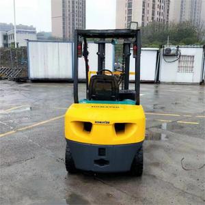 Chariots élévateurs Komatsu d'occasion japonais d'origine, 3 tonnes, modèle FD30, diesel, pneus pleins, déplaceur latéral hydraulique, prix bas, en stock - Product Image 3