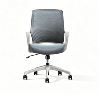 Chaise de bureau exécutive à dossier haut en maille, avec accoudoirs métalliques modernes, pivotante et réglable en hauteur pour poste de travail de direction