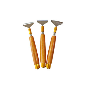 Herramientas de masaje Gua Sha con mango de madera y aleación metálica, kit de terapia de rascado y masaje - Product Image 1