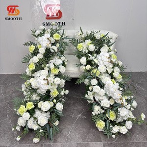 Coureur de fleurs en soie artificielle lisse Rose et feuille d'eucalyptus pour les événements de mariage Taille personnalisable Couleurs vertes et blanches - Product Image 2