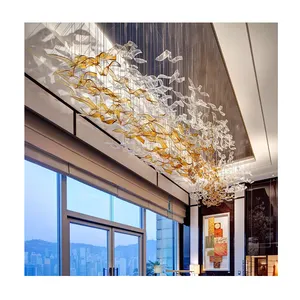 Moderne großformat ige Innendekoration mit hochwertigen künstlerischen Glass piral leuchtern für hohe Decken