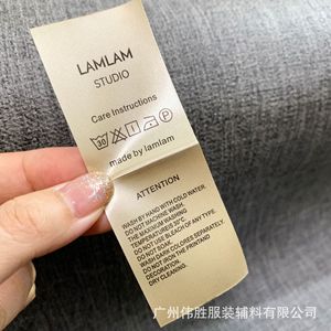 Etiqueta de cuidado personalizada dorada para ropa, cinta de poliéster, algodón y sintético, rectangular, con serigrafía, hecha en Corea. - Product Image 4