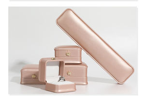 Boîte à bijoux en cuir PU pour bague, boucles d'oreilles, pendentif, emballage, logo personnalisé - Product Image 6