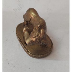 PARIJAT HANDICRAFT Statue de vache Nandi en laiton avec veau idole en relief entièrement fabriquée à la main pour mariage, bureau à domicile-Bonne chance (2 pouces) - Product Image 1